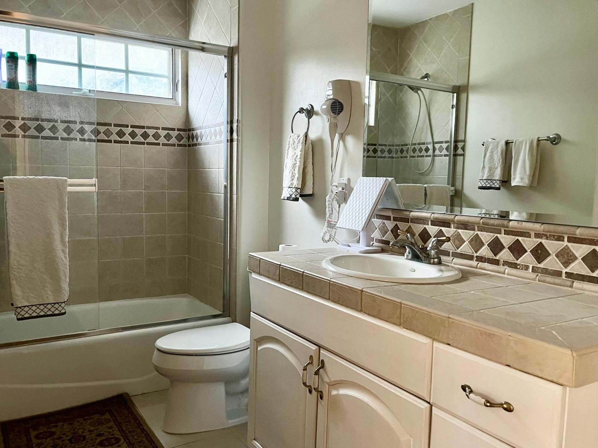Hollywood Hills Homestay لوس أنجلوس الغرفة الصورة